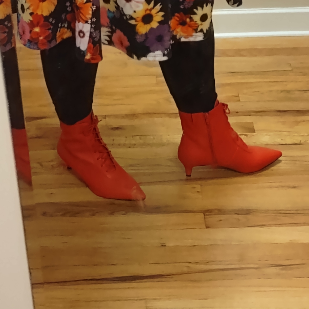 NWOT Comfort view red boots 8.5 WW
